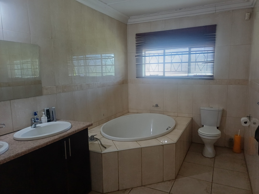 6 Bedroom Property for Sale in Wesselsbron Free State
